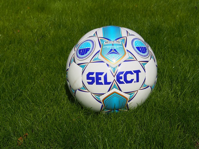 参与欧洲杯活动得奖品！猜猜今天两场比赛的角球数.